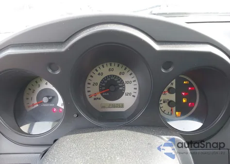 2004 Nissan Frontier Desert Runner Xe-V6 z USA, uszkodzony, nr VIN 1N6ED26T44C437671